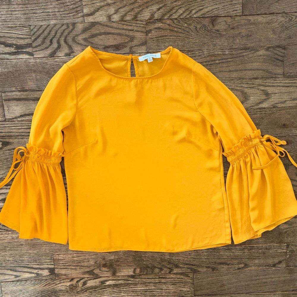 ROSE + OLIVE Golden Chartreuse 3/4 Flutter Flare Bell Sleeve Blouse • size Small